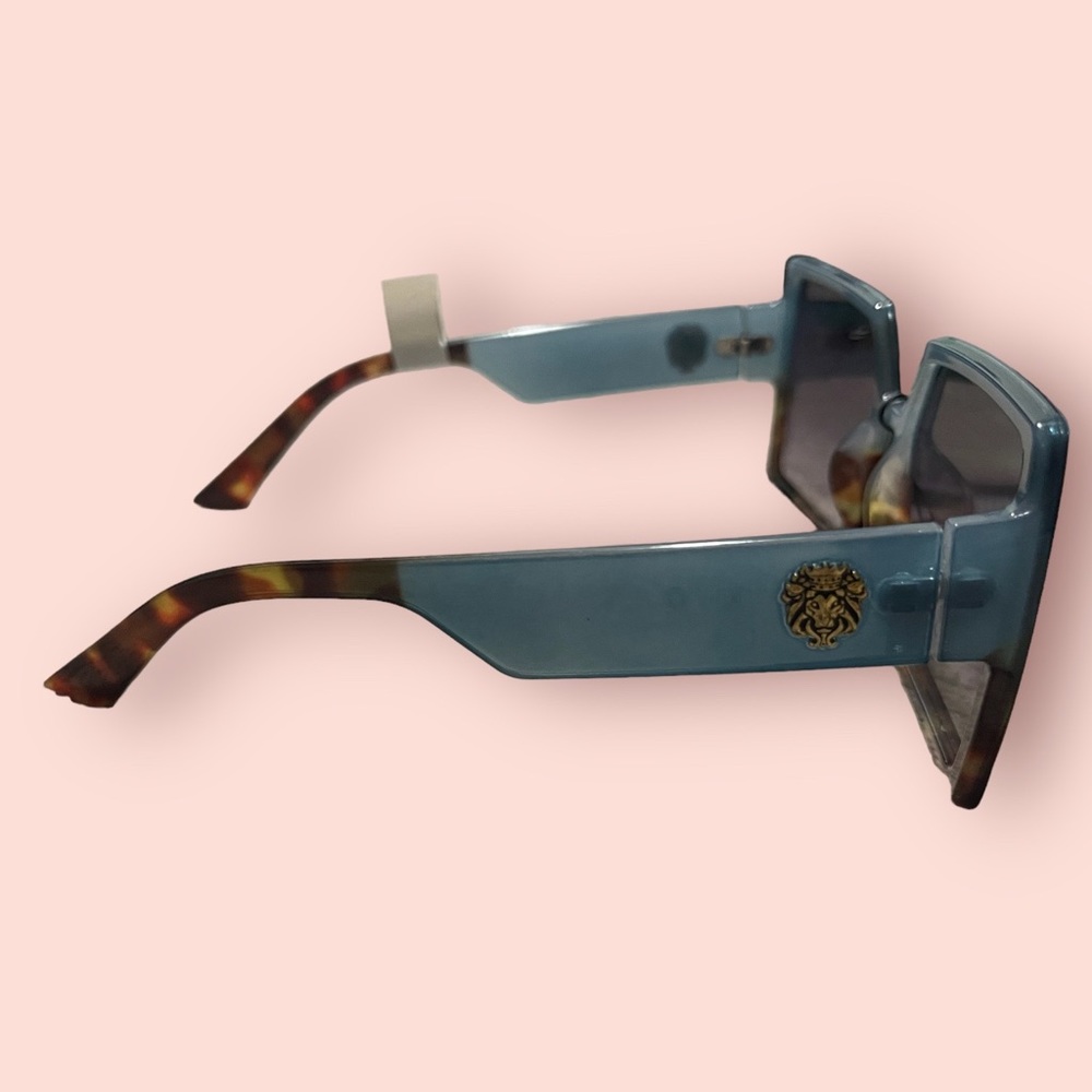 Nice sunglasses - Picture 2 of 4